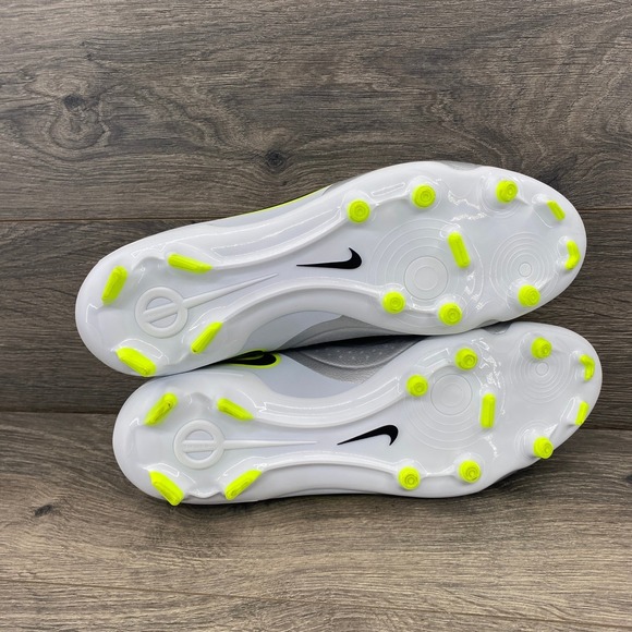 Nike Tiempo Legend 10 Academy FG Soccer Cleats Men\'s 11.5 Silver Volt DV4337